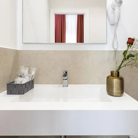 St Peter Twelve Couette-café