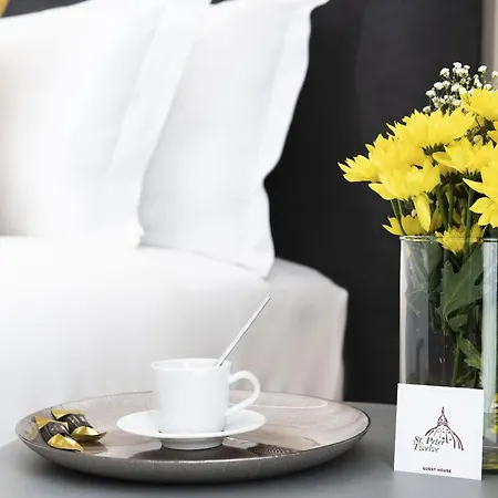 St Peter Twelve Bed & Breakfast Roma