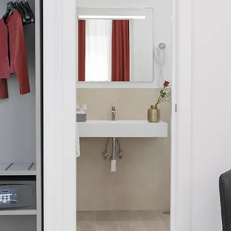 St Peter Twelve 4* Rom