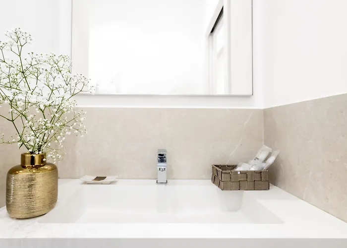 St Peter Twelve Bed & Breakfast 4*